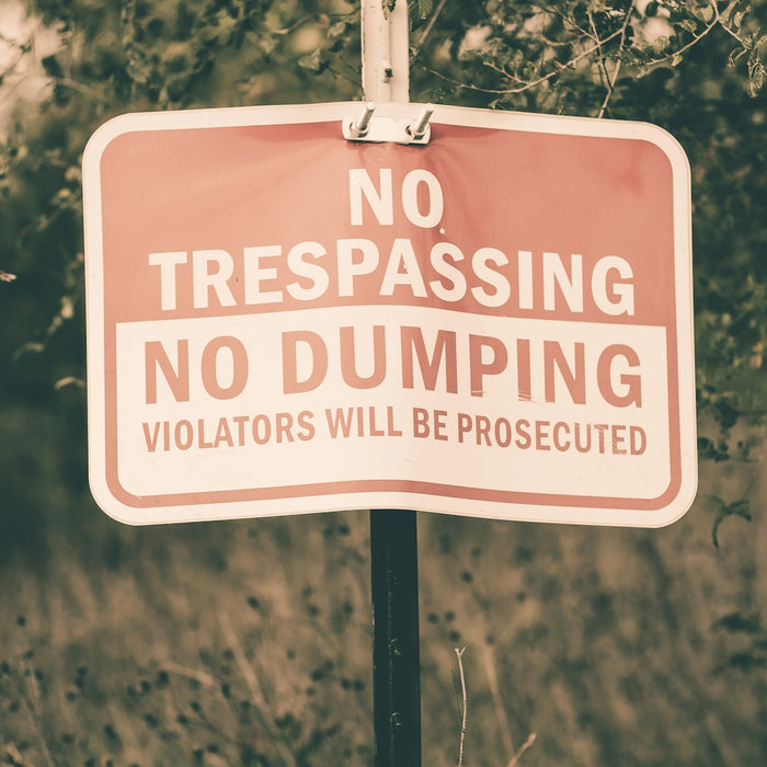 red and white no smoking no smoking sign