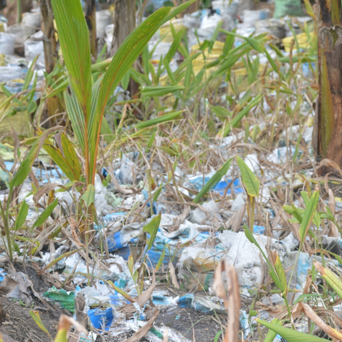 a bunch of trash in the middle of a field